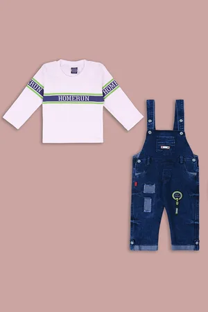 Wish Karo Boys Typography Printed Dungaree & T-shirt