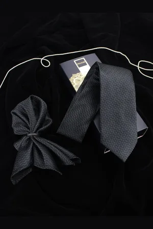 PELUCHE Men Neck Tie & Pocket Square Set