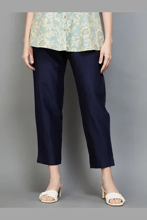 Lifestyle Women Plain Flat-Front Cropped Slip-On Trousers