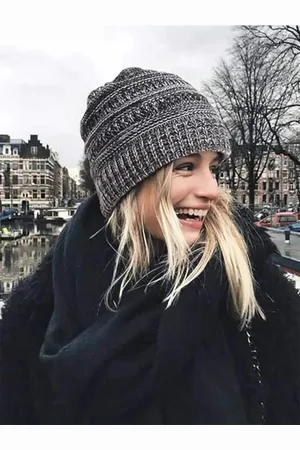 EL REGALO Women Self Design Woollen Beanie Cap