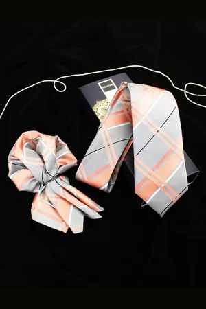PELUCHE Men Neck Tie & Pocket Square Set