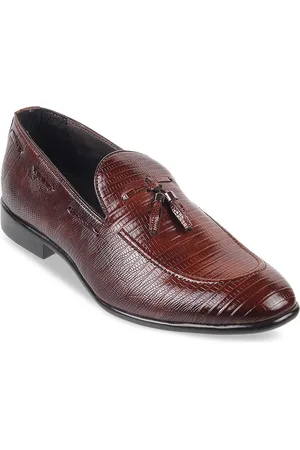 Metro Men Textured Round Toe Loafers Formal Shoes