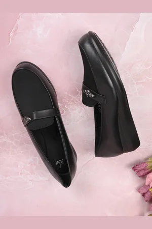Jove Women Embellished Detail Lightweight Loafers