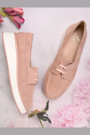 Jove Women Textured Round Toe Loafers
