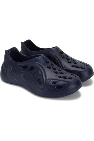 PARAGON Men Textured Rubber Clogs