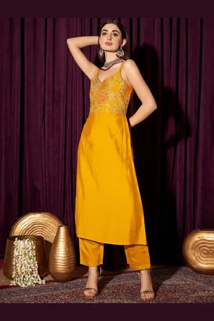 indo street Floral Yoke Design Shoulder Straps Sleeveless Kurta Set