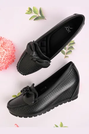 Jove Textured Round Toe Platform Heels With Bow