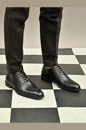 San Frissco Men Textured Leather Formal Oxfords