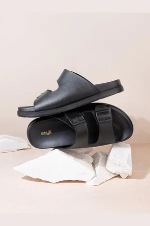 Styli Men Black Buckle Detail Comfort Sandals