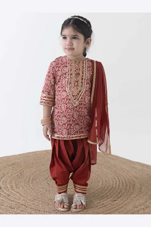 Tiber Taber Girls Floral Printed Regular Gotta Patti Kurta with Salwar & With Dupatta