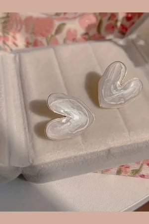EL REGALO Heart Shaped Studs Earrings
