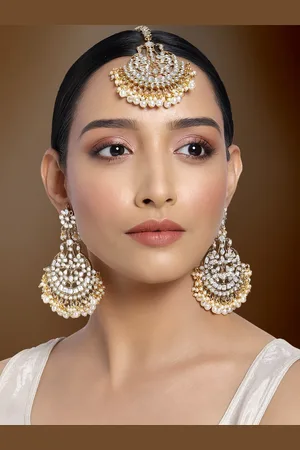 Peora Women Gold-Plated Pearl & Kundan Studded Jewellery Set