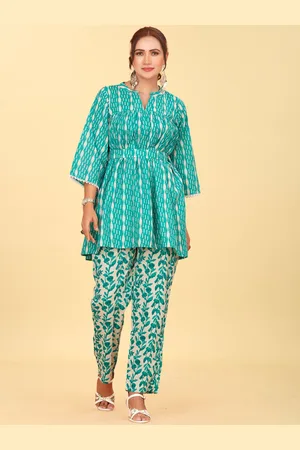 CHANSI Geometric Printed Mandarin Collar Empire Kurta With Trousers