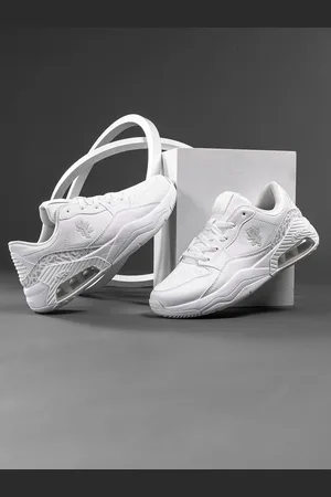 Red Tape Women Textured Non-Slip Basics Sneakers