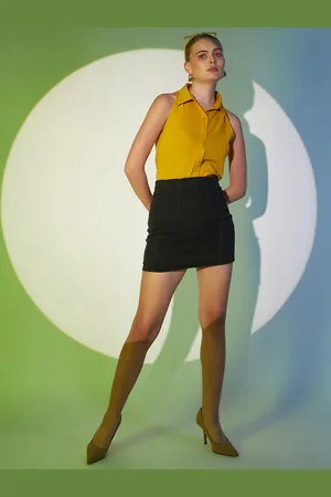 Berrylush Yellow Solid Sleeveless Casual Shirt