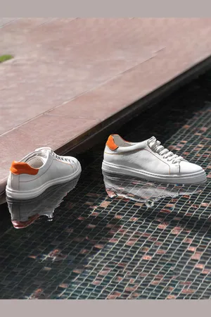 ROSSO BRUNELLO Men White & Orange Colourblocked Lightweight Leather Sneakers