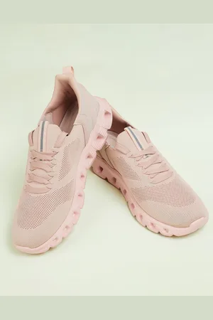 Lifestyle Women Textured Lace Up Sneakers