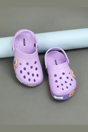 Max Collection Girls Self Design Clogs