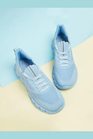 Lifestyle Women Textured Lace Up Sneakers