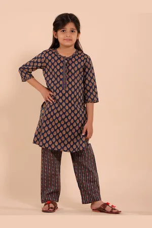 Sangria Girls Floral Printed Pure Cotton Round Neck Kurta With Trousers