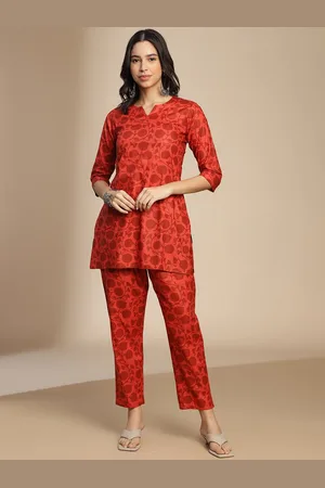 Shaily Retails Floral Printed Round Neck Top with Trousers