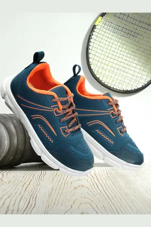 YK Boys Textured Lightweight Comfort Insole Contrast Sole Lace-Up Sneakers