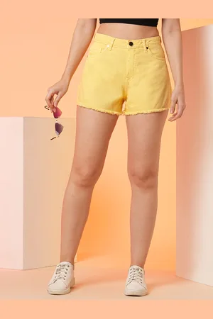Globus Stretchable Mid-Rise Frayed Denim Shorts