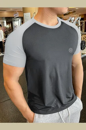 CHKOKKO Men Black & Blue Colourblocked Training or Gym T-shirt