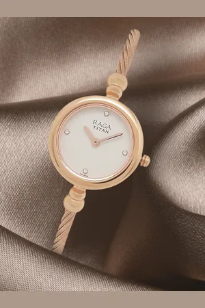 Titan Women Silver-Toned Analogue Watch 2586WM01