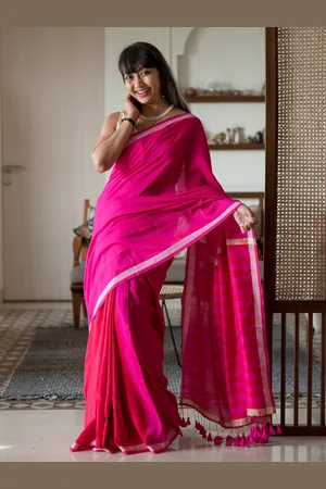 navyasa Red & Blue Colourblocked Saree Price in India, Full Specifications  & Offers | DTashion.com