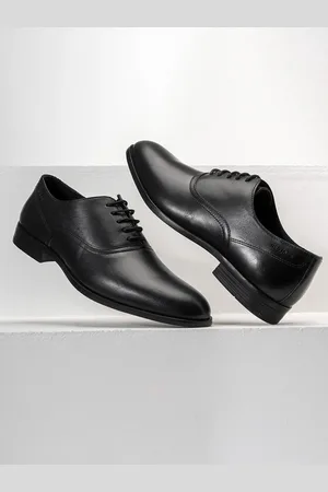 Red Tape Men Textured Formal Oxfords