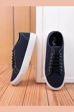 Styli Men Navy Blue & White Curtis Canvas Contrast Sole Lace-Up Sneakers