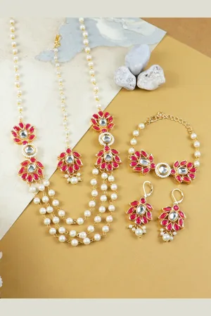 asthetika Kundan-Studded & Beaded Jewellery Set