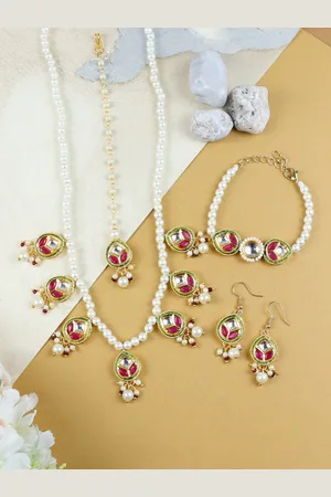 asthetika Girls Kundan Studded & Beaded Jewellery Set