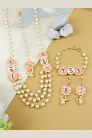 asthetika Kundan-Studded & Beaded Jewellery Set