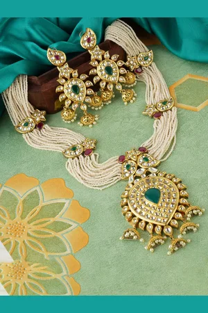 AURAA Trends 22KT Gold-Plated Kundan Studded & Beaded Necklace & Earrings
