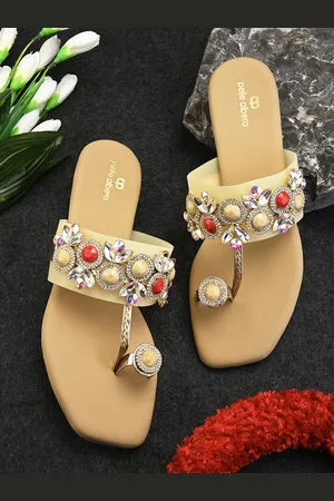 Pelle Albero Women Embellished Ethnic One Toe Flats