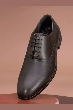 Red Tape Men Textured Formal Oxfords