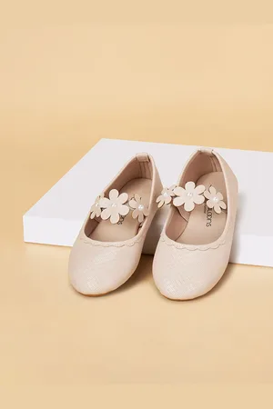 Pantaloons Girls Embellished Ballerinas