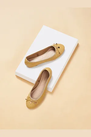 Pantaloons Textured Round Toe Bows Ballerinas