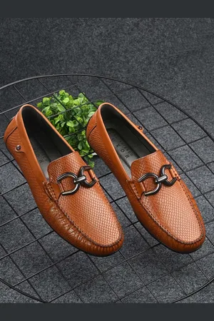 San Frissco Men Textured Lightweight Memory Foam Buckle Detail Leather Loafers