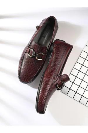 San Frissco Men Textured Lightweight Memory Foam Buckle Detail Leather Loafers