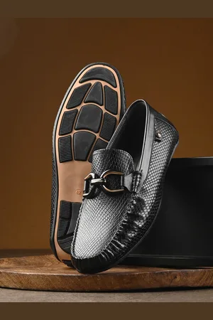 San Frissco Men Textured Lightweight Memory Foam Buckle Detail Leather Loafers