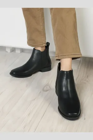 Elle Women Block-Heeled Mid-Top Chelsea Boots