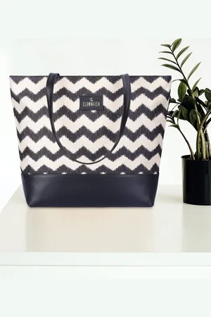 THE CLOWNFISH Empower Geometric Swagger Shoulder Bag