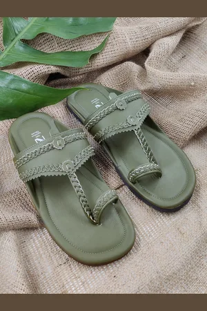 THE MADRAS TRUNK Men Olive Green Ethnic One Toe Flats