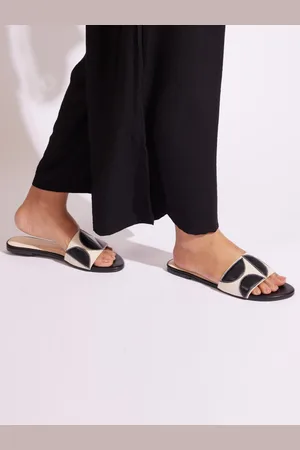 CAÏ Women Geometric Canvas Flats