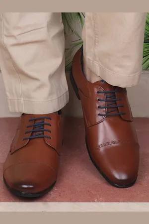 Red Chief Men Textured Formal Derbys