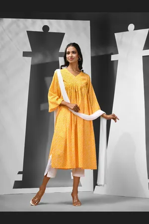 Charukriti Women Leheriya Printed Regular Pure Cotton Kurta with Trousers & With Dupatta