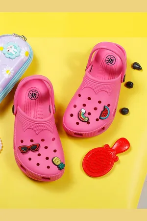 YK Girls Self Design Clogs